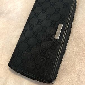 Pre loved Gucci black zippy wallet